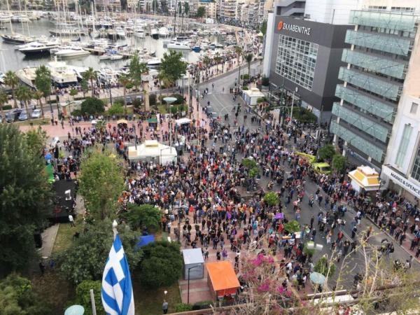 Ο Τσίπρας στον Πειραιά: «Αραία, αραία να φαινόμαστε καμιά σαρανταρέα»