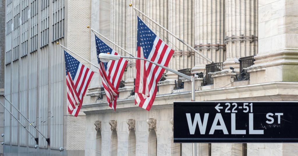 Απώλειες στη Wall Street μετά την απόφαση της Fed να διατηρήσει τα επιτόκια