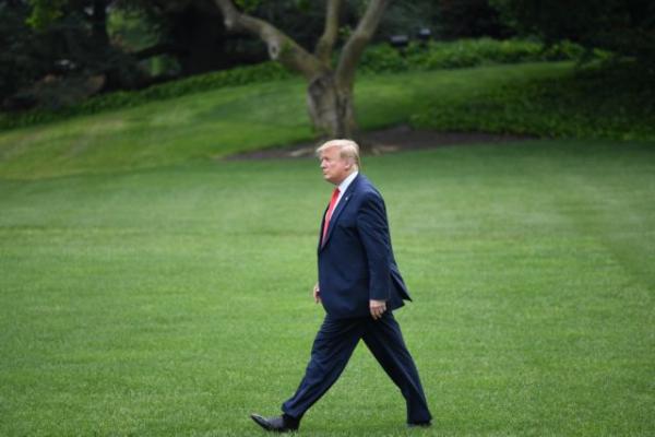 Τραμπ : Αυξήστε τώρα τους δασμούς σε κινεζικά προϊόντα αξίας 300 δισ. δολαρίων