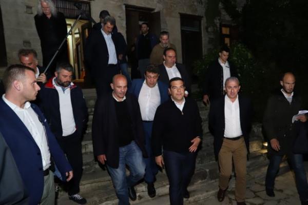 Προεκλογική «φιέστα» Τσίπρα με τον Πολάκη ξανά στο πλευρό του