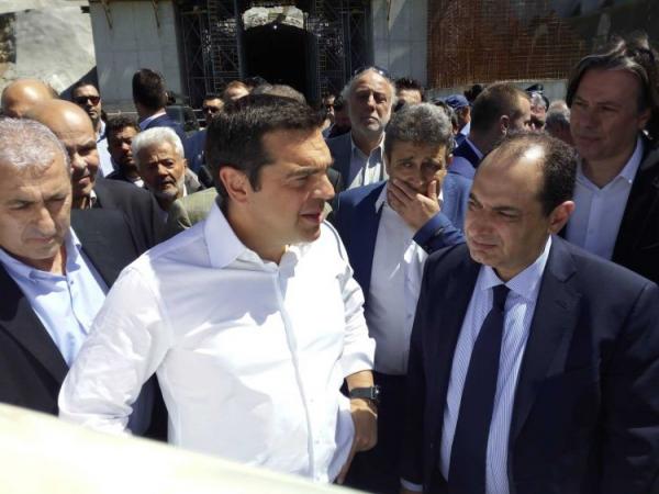 «Αυτοψία» Τσίπρα σε έργα στο οδικό δίκτυο του Ηρακλείου Κρήτης