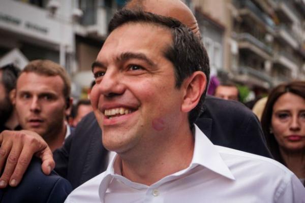 Το σημάδι από κραγιόν στο πρόσωπο του Τσίπρα