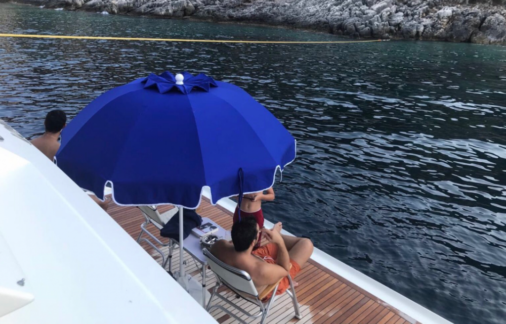 Ερωτηματικά για τις σκαφάτες διακοπές του Τσίπρα μετά την τραγωδία στο Μάτι