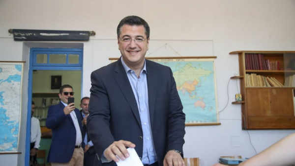 Εκλογές 2019: Ψήφισε ο Απόστολος Τζιτζικώστας στη Θεσσαλονίκη