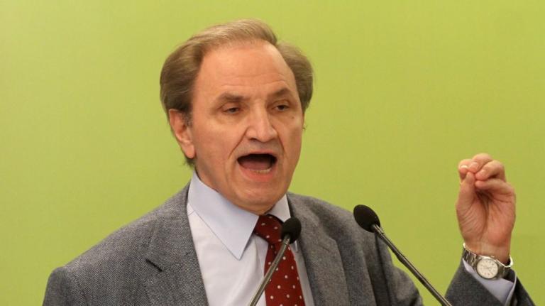 Ενα κόμμα χωρίς άμυνες