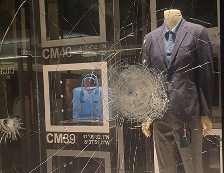 Καταδρομική επίθεση στο κέντρο της Αθήνας για τον Κουφοντίνα