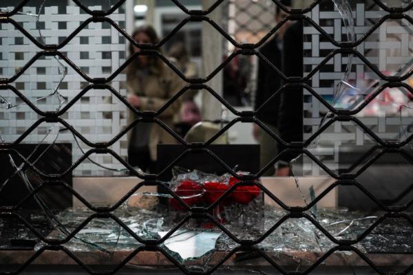 Ελεύθεροι αφέθηκαν οι προσαχθέντες για την επίθεση στο κέντρο της Αθήνας