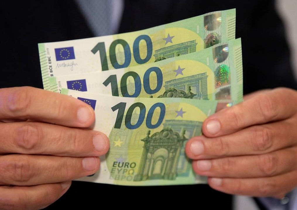 Ετσι θα είναι τα νέα άφθαρτα χαρτονομίσματα των 100 και 200 ευρώ