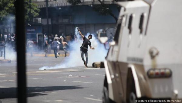 Γκουαϊδό στη DW: Oι ένοπλες δυνάμεις δεν στηρίζουν πια τον Μαδούρο