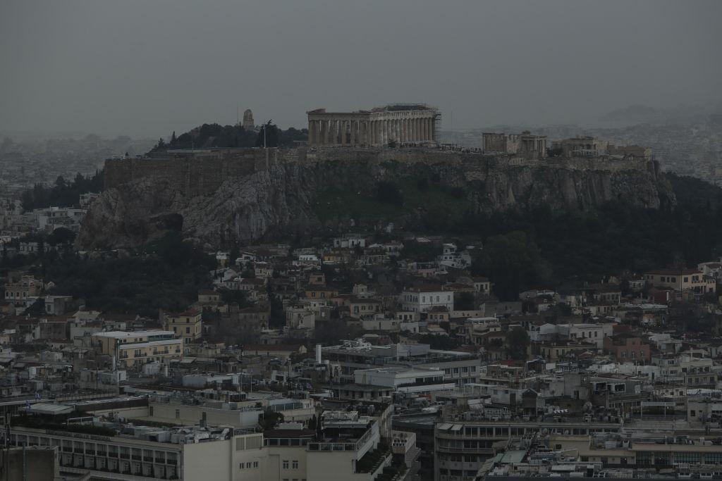 Αστατος καιρός με καταιγίδες και αφρικανική σκόνη την Τετάρτη