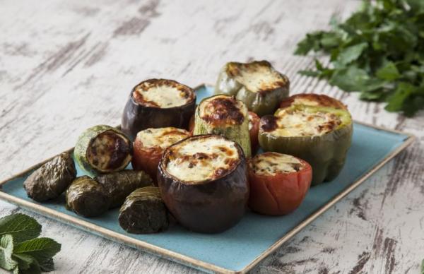 Γεμιστά με κιμά και κρέμα γιαουρτιού