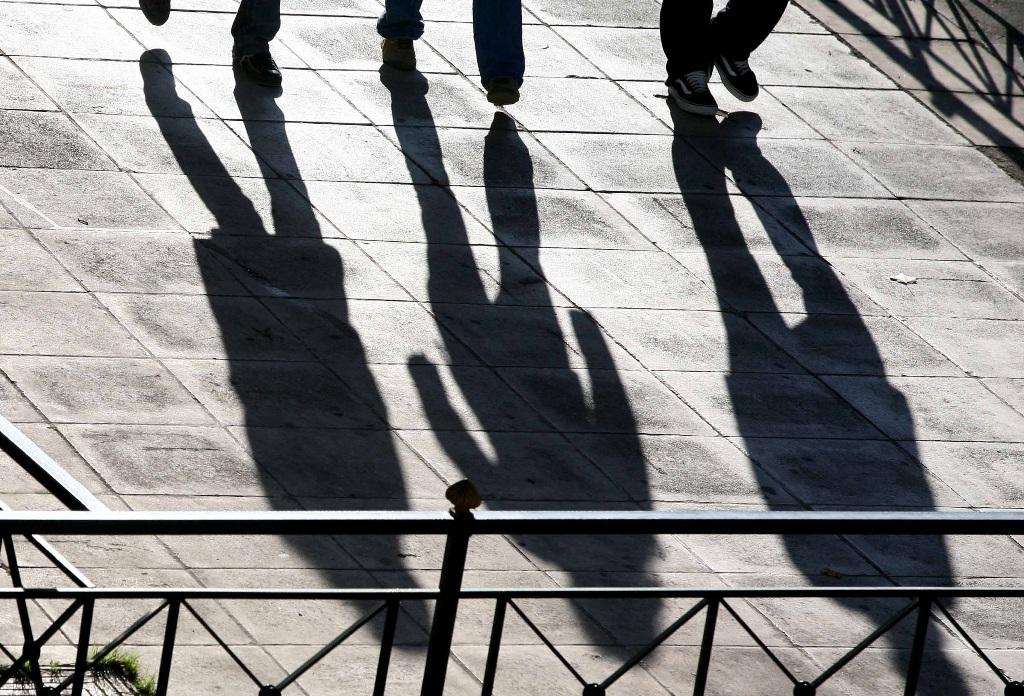 Έκθεση ΙΝΕ/ΓΣΕΕ : Μείωση της ανεργίας λόγω brain drain και ελαστικών μορφών εργασίας