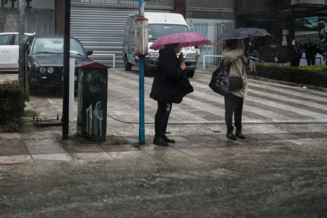 Χαλάει ο καιρός με καταιγίδες και σκόνη – Δείτε πού θα βρέξει