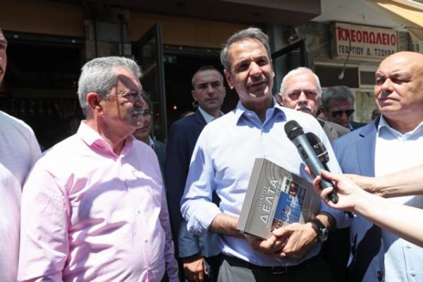 Μητσοτάκης: Δεν τιμούν τη Θεσσαλονίκη οι εικόνες μουσαμάδων και ακίνητων βαγονιών