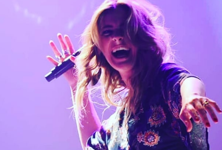 Η Μποφίλιου ραπάρει Αριάνα Γκράντε και γίνεται viral