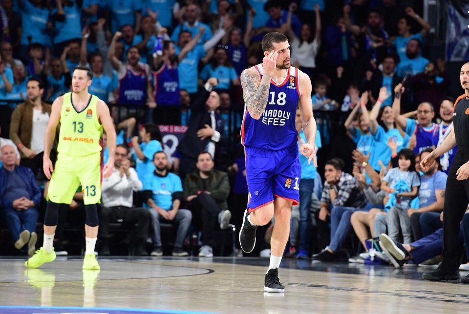 Ιστορική πρόκριση στο  final 4 για την Εφές (80-71)