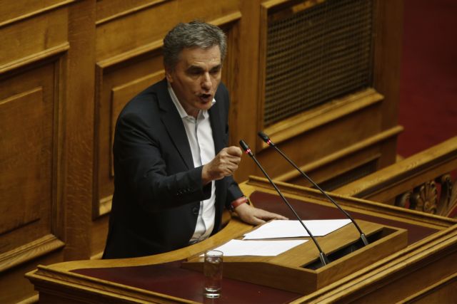 Οργή Τσακαλώτου: Σαχλαμάρες η μείωση του ΦΠΑ στην ενέργεια κύριε Μητσοτάκη;