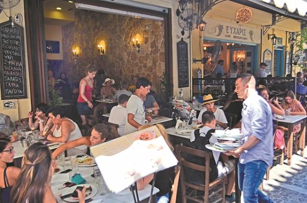 Αλλαγές τώρα σε ΦΠΑ εστίασης και 120 δόσεις