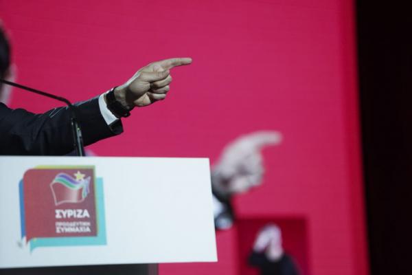 Ο πρωθυπουργός «καθαρίζει» τη… γερουσία και φτιάχνει τους νέους «Τσιπροφύλακες»