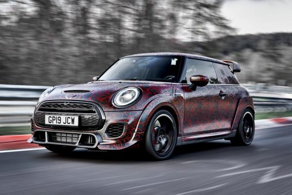 To MINI John Cooper Works GP δίνει τις πρώτες συστάσεις από το Nurburgring