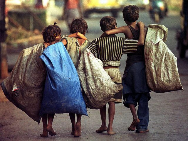 «Παιδιά – σκλάβοι» στη Θεσσαλονίκη: Σοκαριστικά στοιχεία για την παιδική εργασία