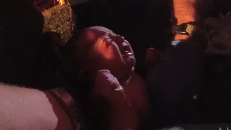 Συγκλονιστικό βίντεο: Νεογέννητο μωρό βρέθηκε ζωντανό μέσα σε σακούλα στο δάσος