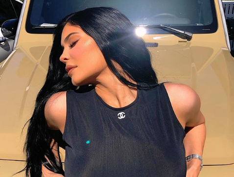 Τα μαγιό που μας προτείνει η Kylie Jenner