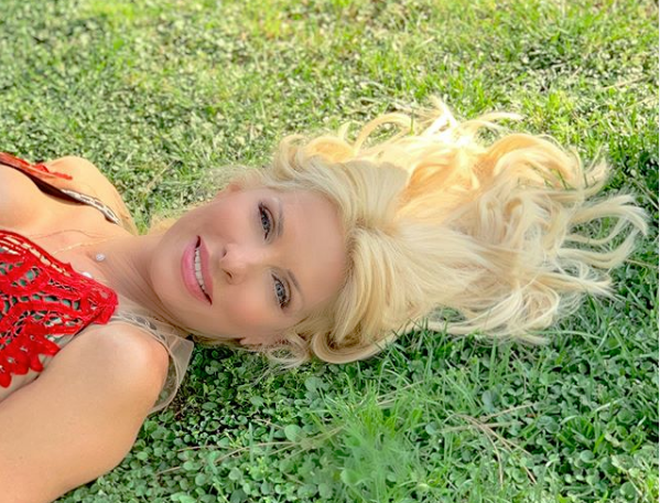 Η Ελένη Μενεγάκη απάντησε σε σχόλιο θαυμαστή της