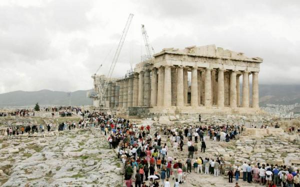 Ακρόπολη: Χαμηλώνει τους τόνους το ΥΠΠΟ μετά τις παραιτήσεις για το αναβατόριο