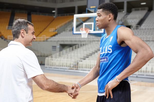 Μητσοτάκης για Αντετοκούνμπο: Μας κάνεις περήφανους