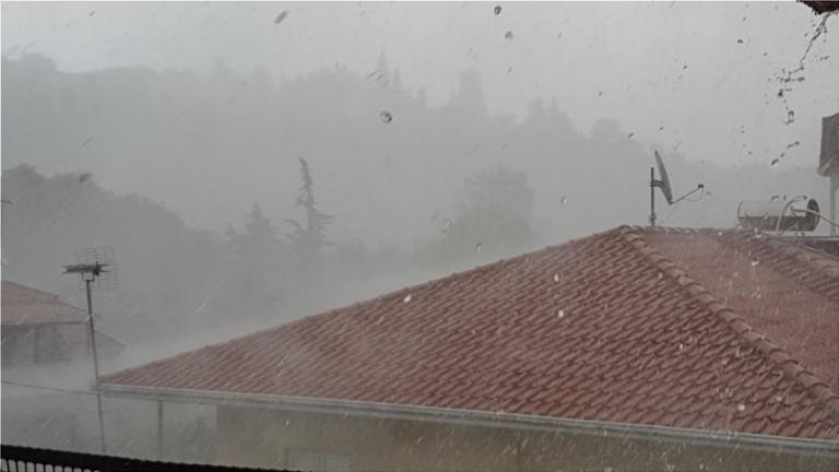 Αλλαγή σκηνικού: Σφοδρές βροχοπτώσεις και χαλάζι