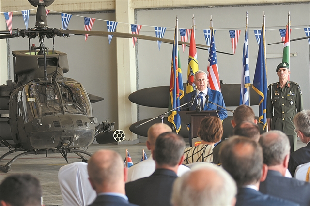 Πεντάγωνο αδειάζει Μαξίμου