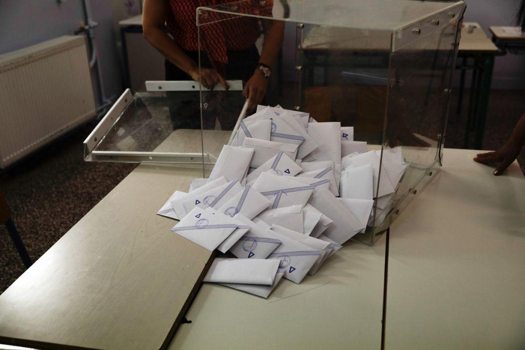 Δείτε ποιοι δήμαρχοι εκλέγονται και που υπάρχουν ντέρμπι (λίστες)