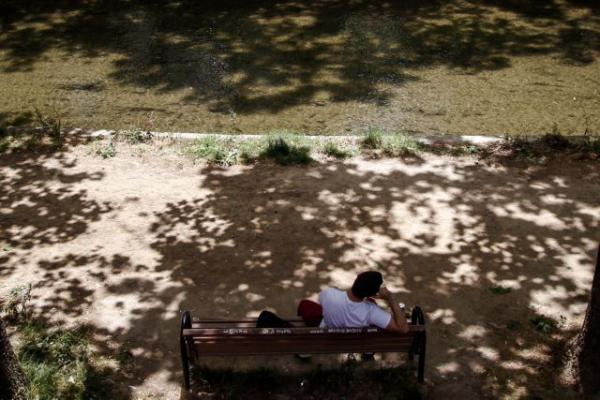 Μικρή πτώση θερμοκρασίας τη Δευτέρα – Πού θα σημειωθούν βροχές