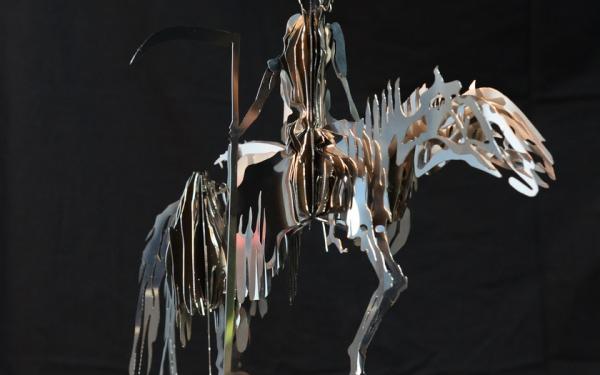 Ρώσος γλύπτης δίνει μορφή στην «Κόλαση» του Δάντη