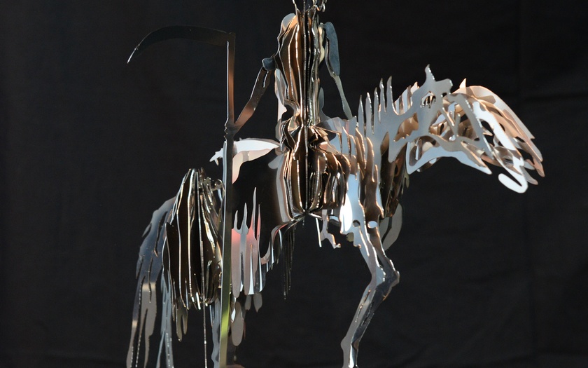 Ρώσος γλύπτης δίνει μορφή στην «Κόλαση» του Δάντη