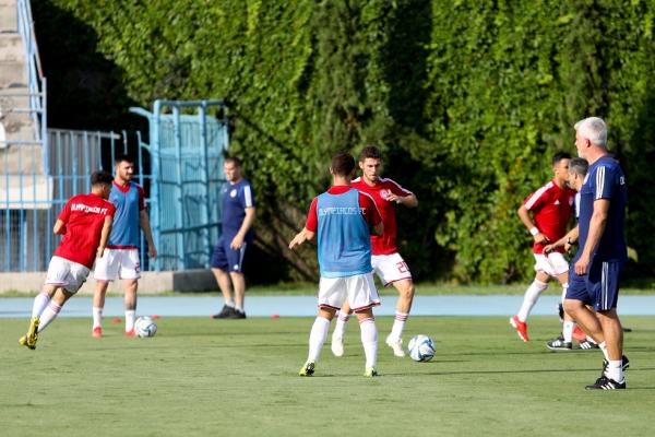 Με το… δεξί ο Ολυμπιακός