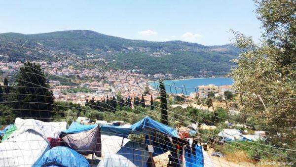 H Σάμος, οι πρόσφυγες και το τουριστικό καλοκαίρι