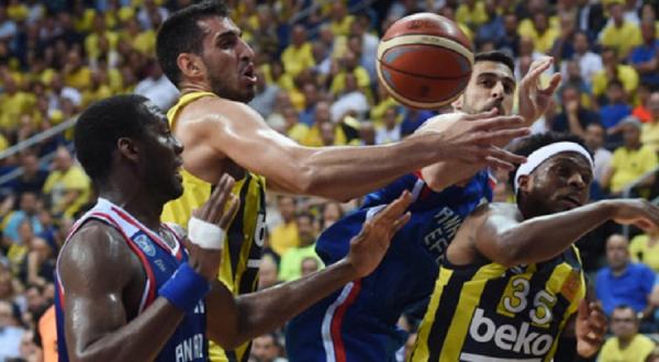 Ισοφάρισε με «ξέσπασμα» στο τέλος η Φενέρ