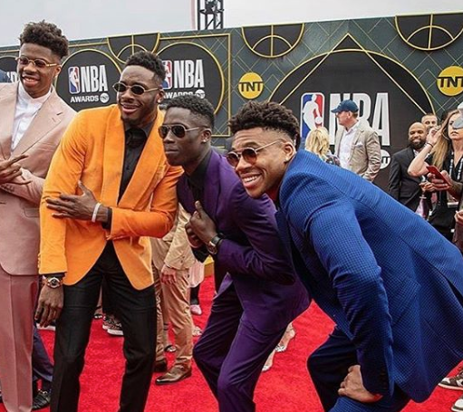 Ο Αντετοκούνμπο έραψε στο σακάκι του τον Παρθενώνα