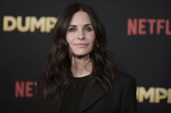 Η κόρη της Κόρτνει Κοξ φοράει το φόρεμα της μαμά της και γίνεται viral