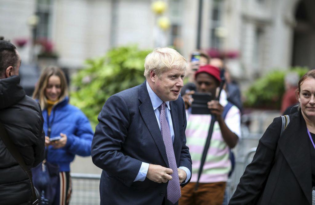 Βρετανία: «Πόλεμος» Χαντ-Τζόνσον για το ντιμπέιτ