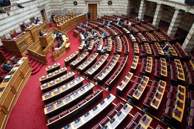 Ψηφίστηκε η τροπολογία για το αφορολόγητο – Κλείνει η Βουλή για εκλογές