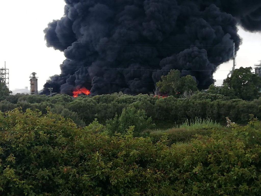 Ισπανία: Μεγάλη πυρκαγιά σε εργοστάσιο χημικών