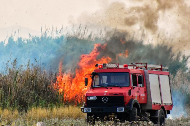 Λήξη συναγερμού στο Καλαμίτσι - Υπό έλεγχο η πυρκαγιά