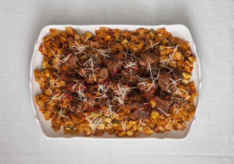 Μοσχαράκι με κολοκυθάκια και χυλοπίτες