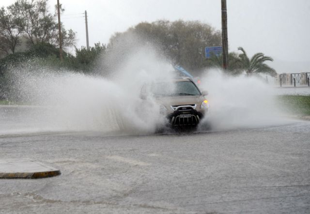 Έντονα καιρικά φαινόμενα: 10.000 κεραυνοί μέσα σε 12 ώρες – Ποιες περιοχές θα πλήξουν οι καταιγίδες