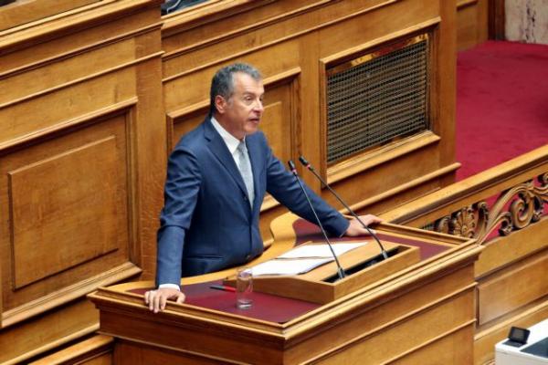 Θεοδωράκης: Αποχαιρετώ τη Βουλή πολιτικά ηττημένος, ανθρώπινα θλιμμένος