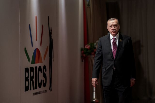 Τουρκία: 128 συλλήψεις στρατιωτικών διέταξαν οι αρχές