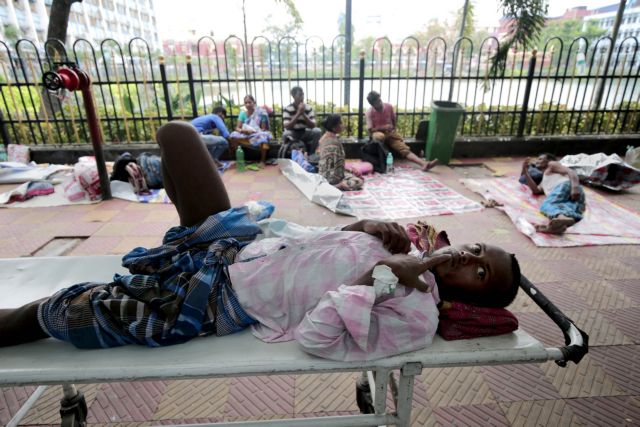 Ινδία: Δεκάδες νεκροί από τον καύσωνα – Στους 50 βαθμούς το θερμόμετρο